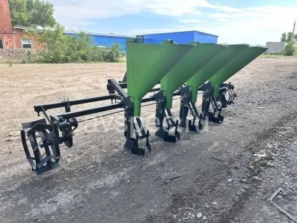 Чеснокосажалка (сеялка чеснока) четырехрядная