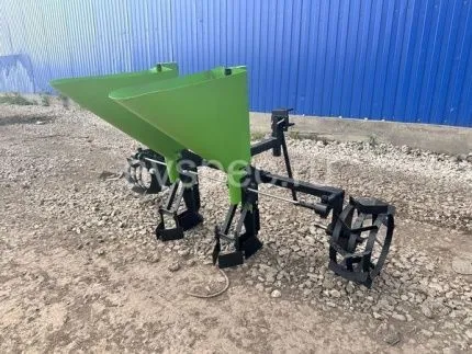 Чеснокосажалка (сеялка чеснока) двухрядная на одноточечную навесную систему