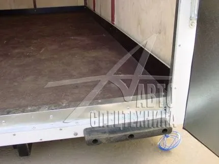 Промтоварный фургон ISUZU ELF 9.5